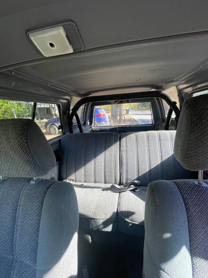 Toyota-4runner-sr5-4x4-1986-black-1