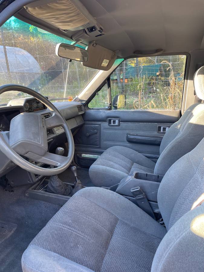 Toyota-4runner-sr5-4x4-1986-black-4