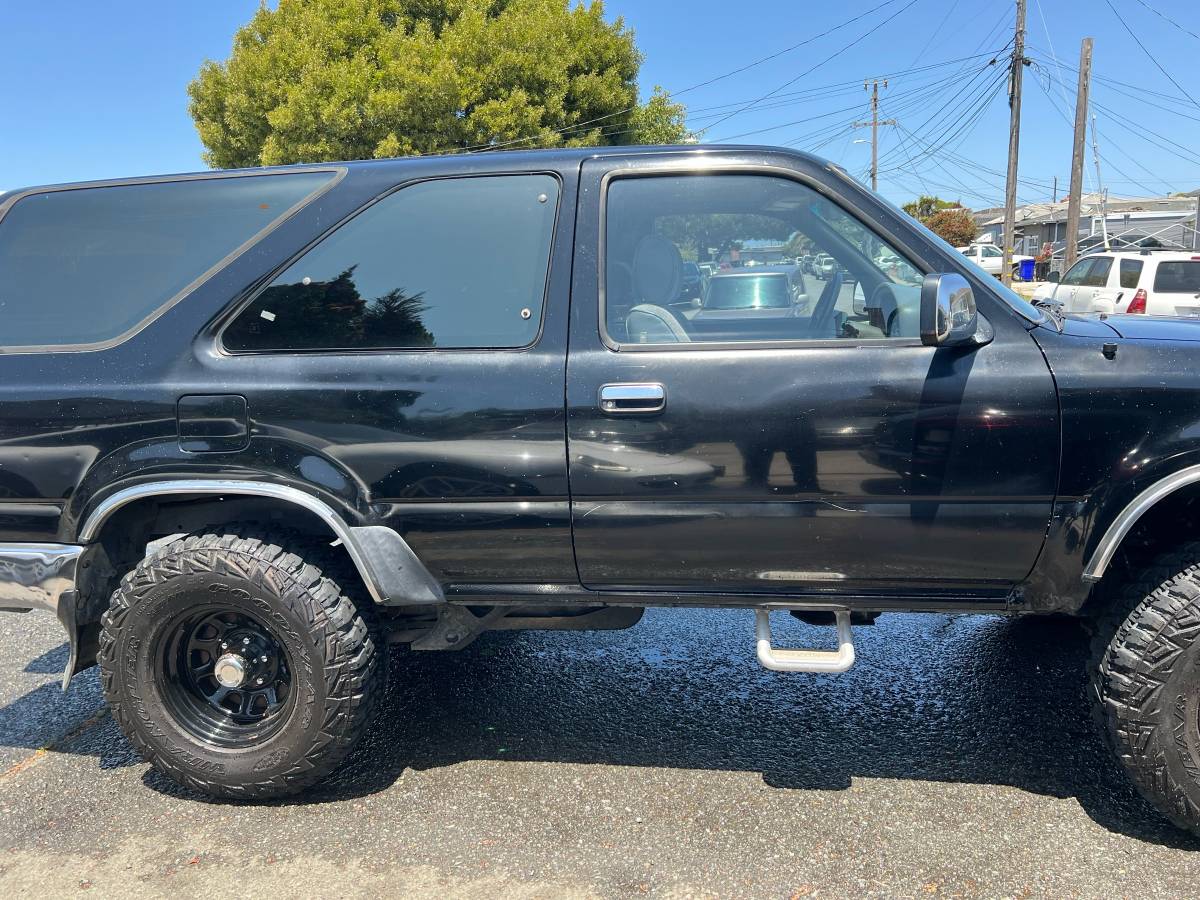 Toyota-4runner-sr5-4x4-1990-black-1
