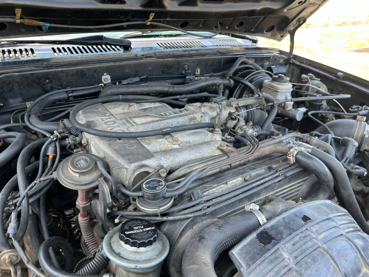 Toyota-4runner-sr5-4x4-1990-black-11