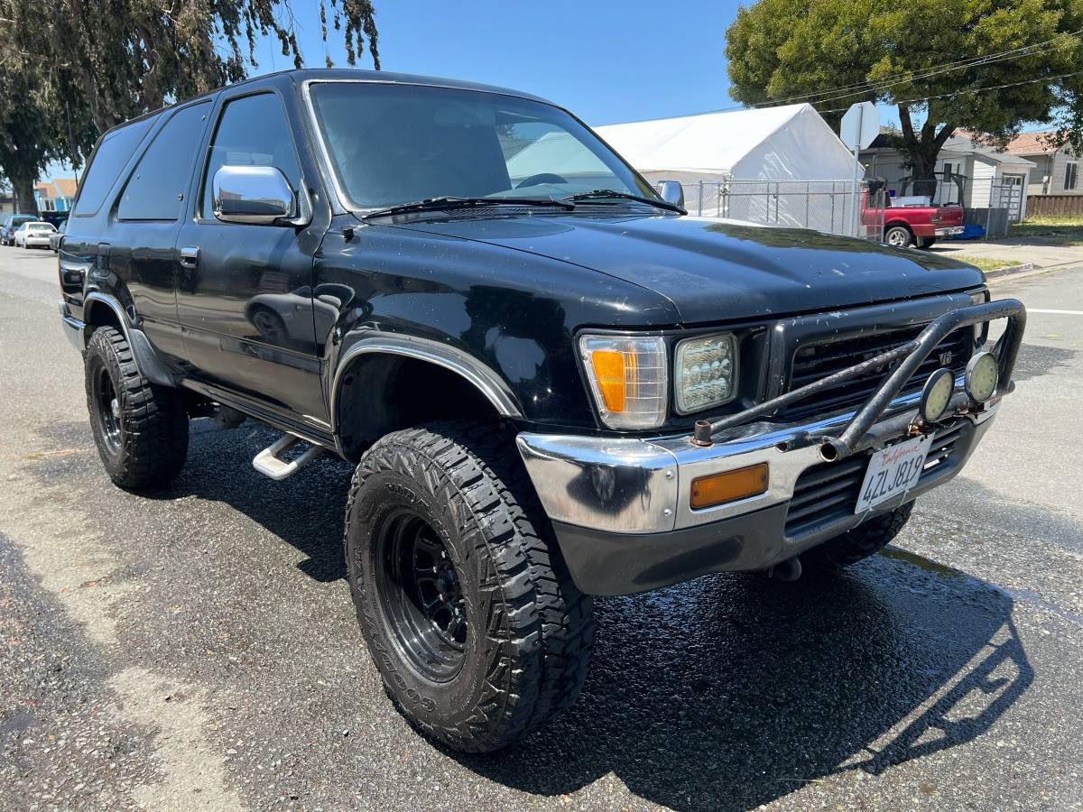 Toyota-4runner-sr5-4x4-1990-black-14