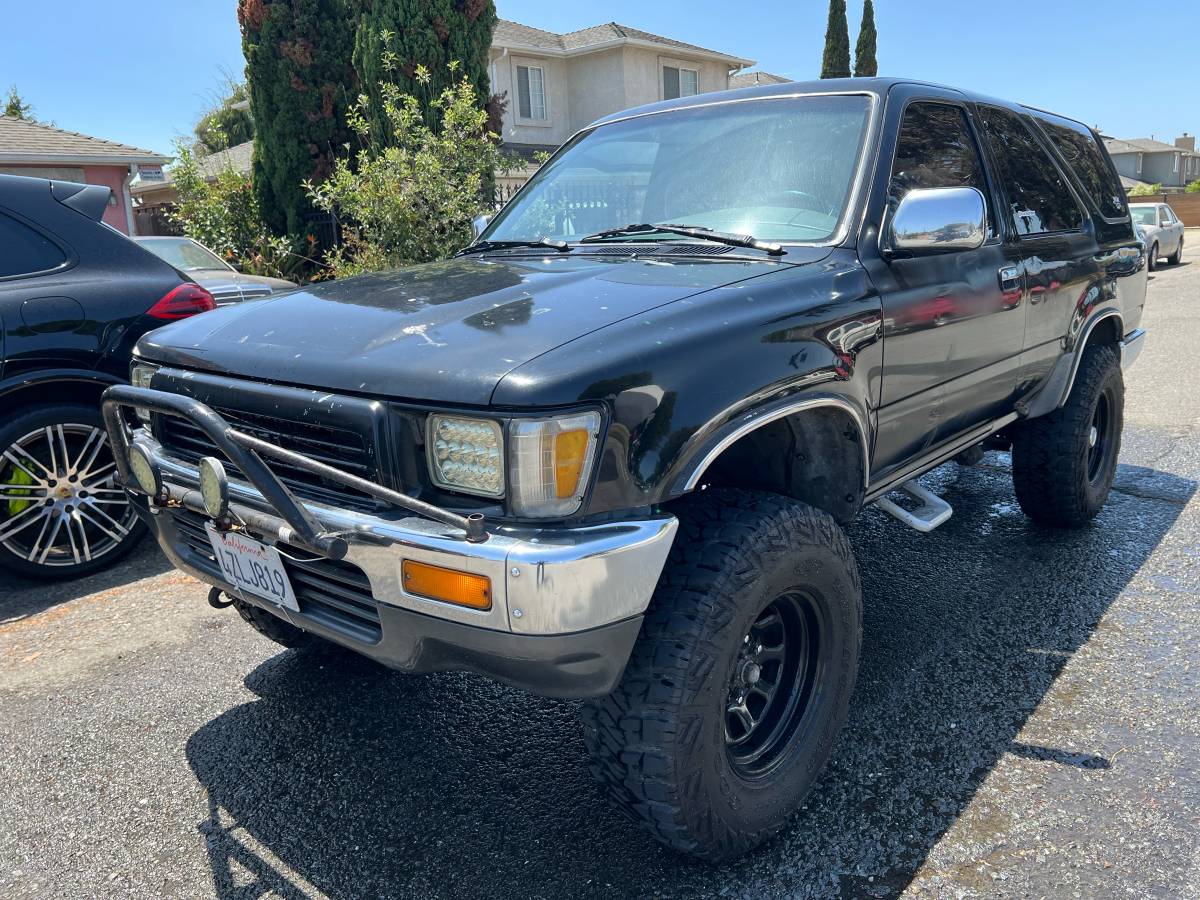 Toyota-4runner-sr5-4x4-1990-black-17
