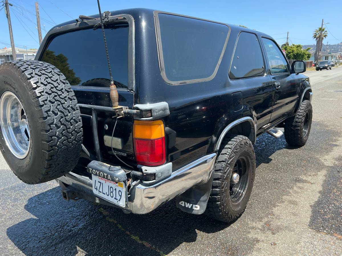 Toyota-4runner-sr5-4x4-1990-black-2