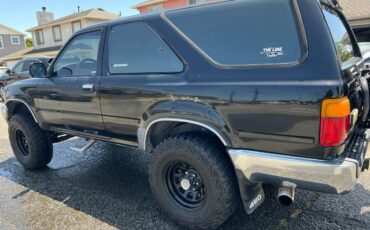 Toyota-4runner-sr5-4x4-1990-black-4