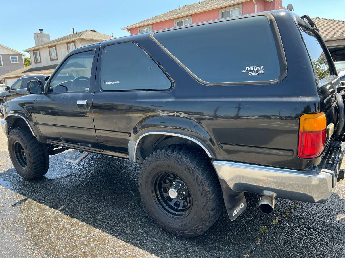 Toyota-4runner-sr5-4x4-1990-black-4