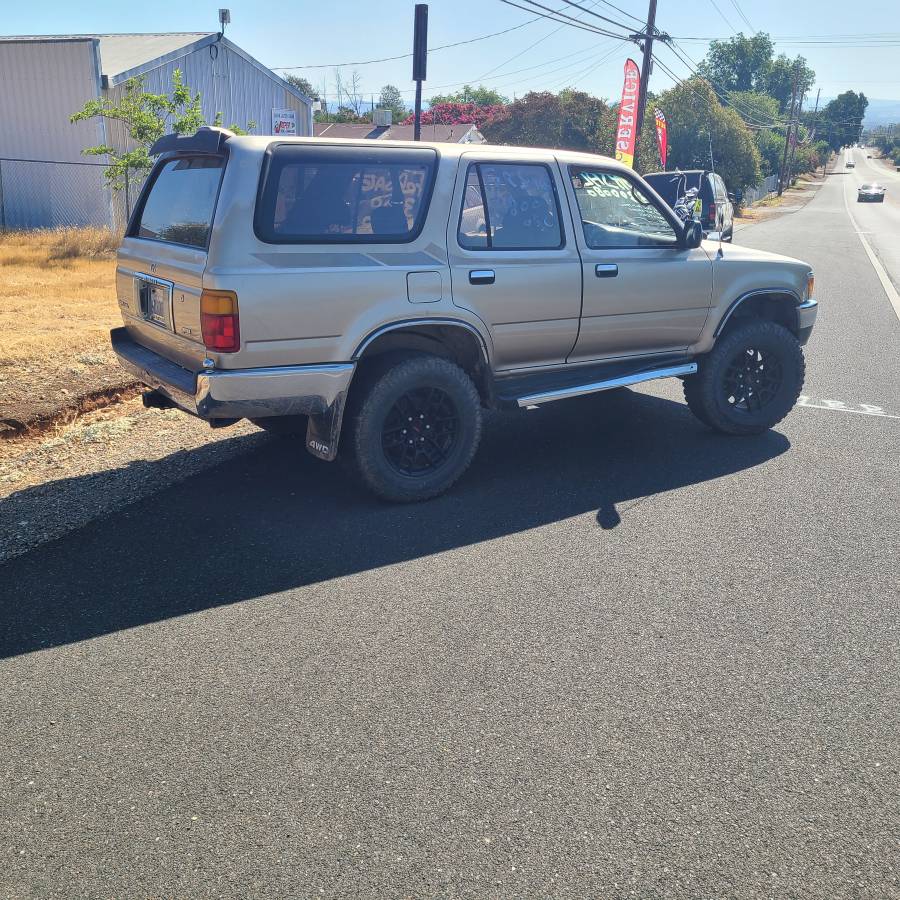 Toyota-4runner-sr5-4x4-1995-brown-1