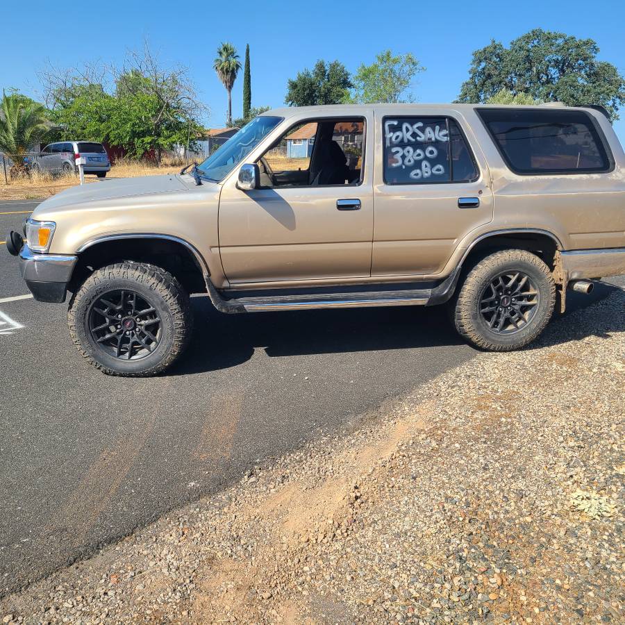 Toyota-4runner-sr5-4x4-1995-brown-12