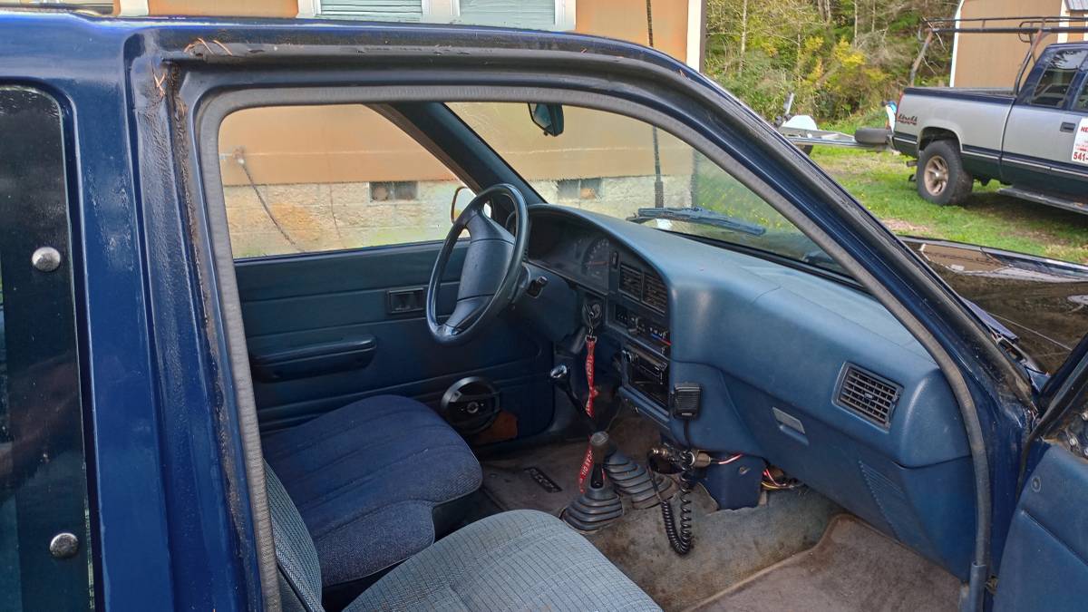 Toyota-4x4-re-1990-blue-3