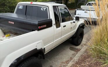 Toyota-4x4-xtracab-1986-white-1