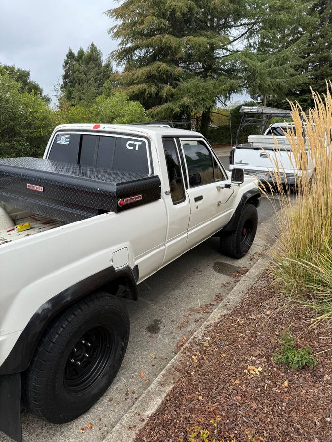 Toyota-4x4-xtracab-1986-white-1