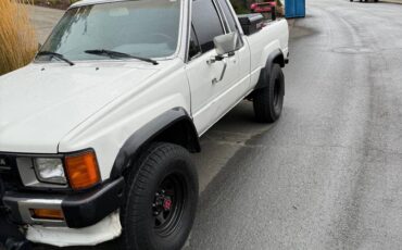 Toyota-4x4-xtracab-1986-white