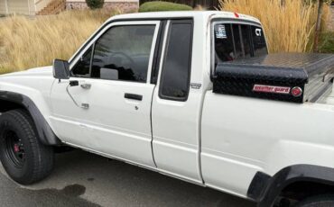 Toyota-4x4-xtracab-1986-white-5