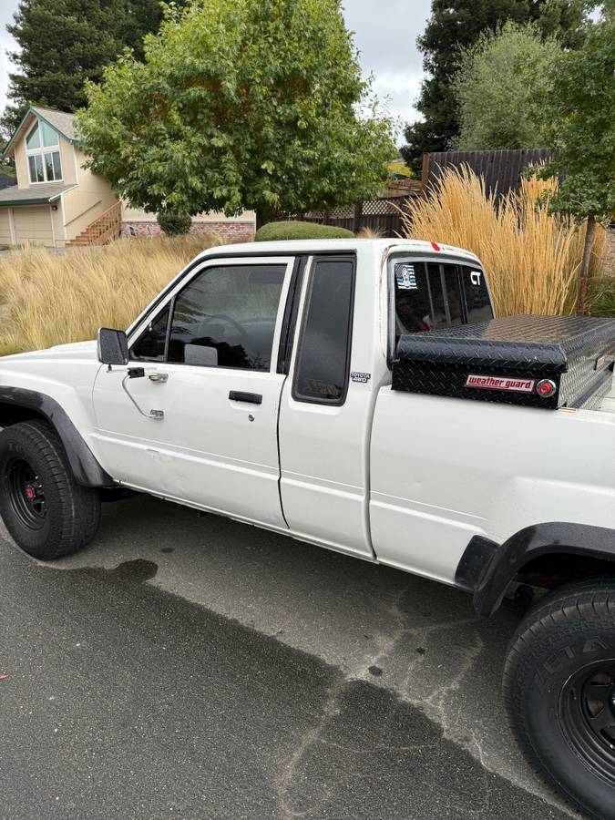 Toyota-4x4-xtracab-1986-white-5