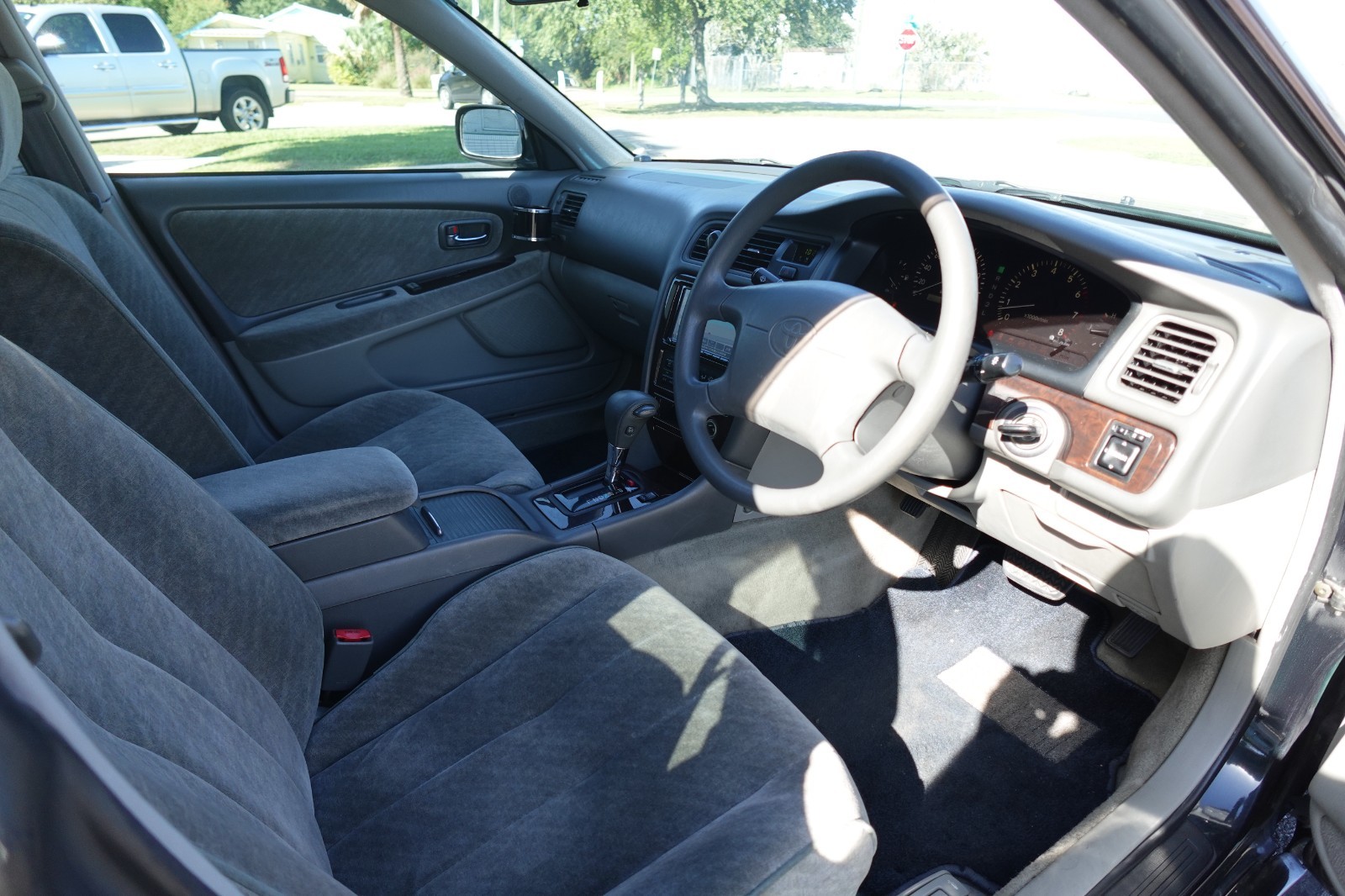 Toyota-Chaser-1996-Sedan-13