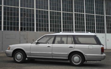 Toyota-Crown-1995-Wagon-2