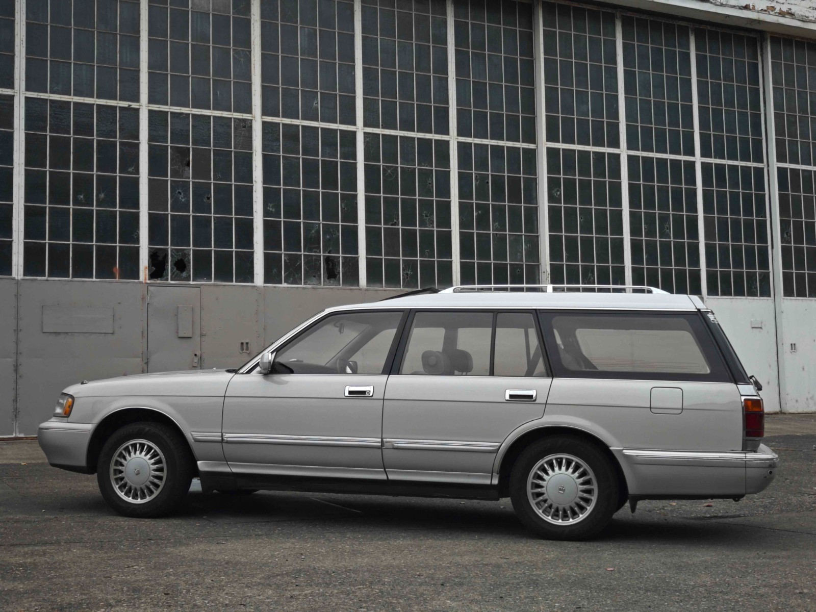Toyota-Crown-1995-Wagon-2