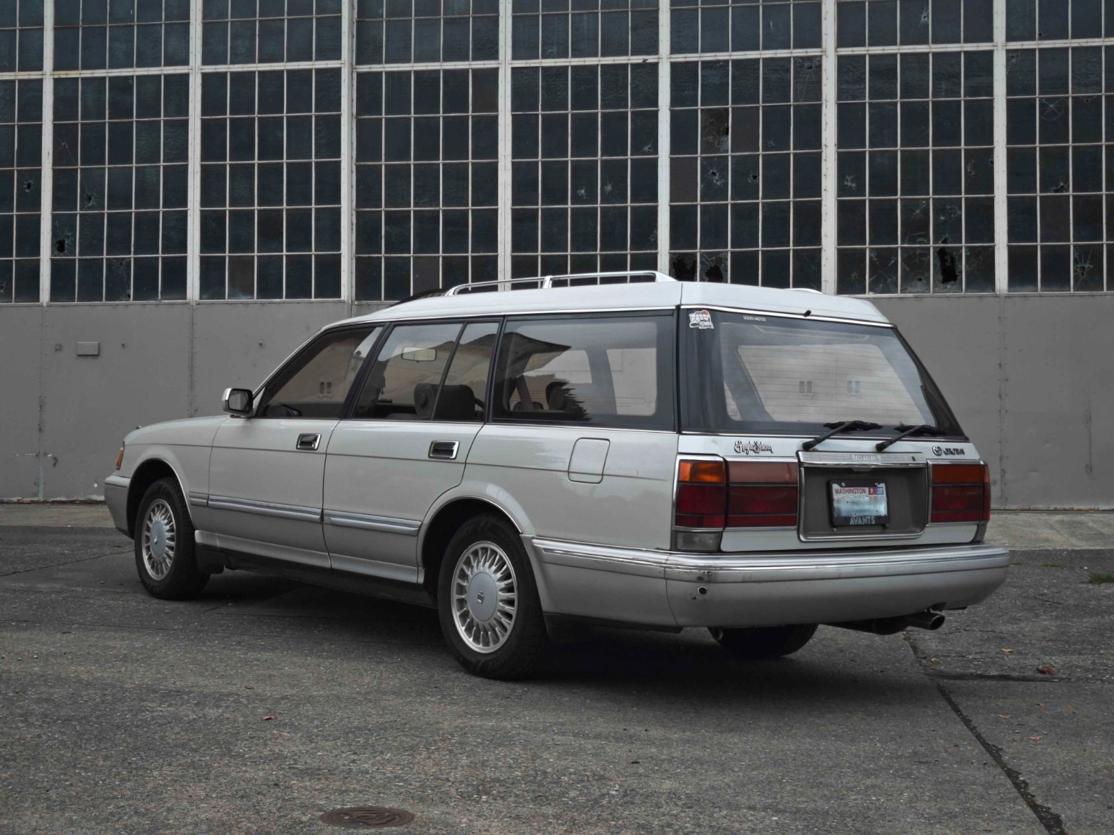 Toyota-Crown-1995-Wagon-3