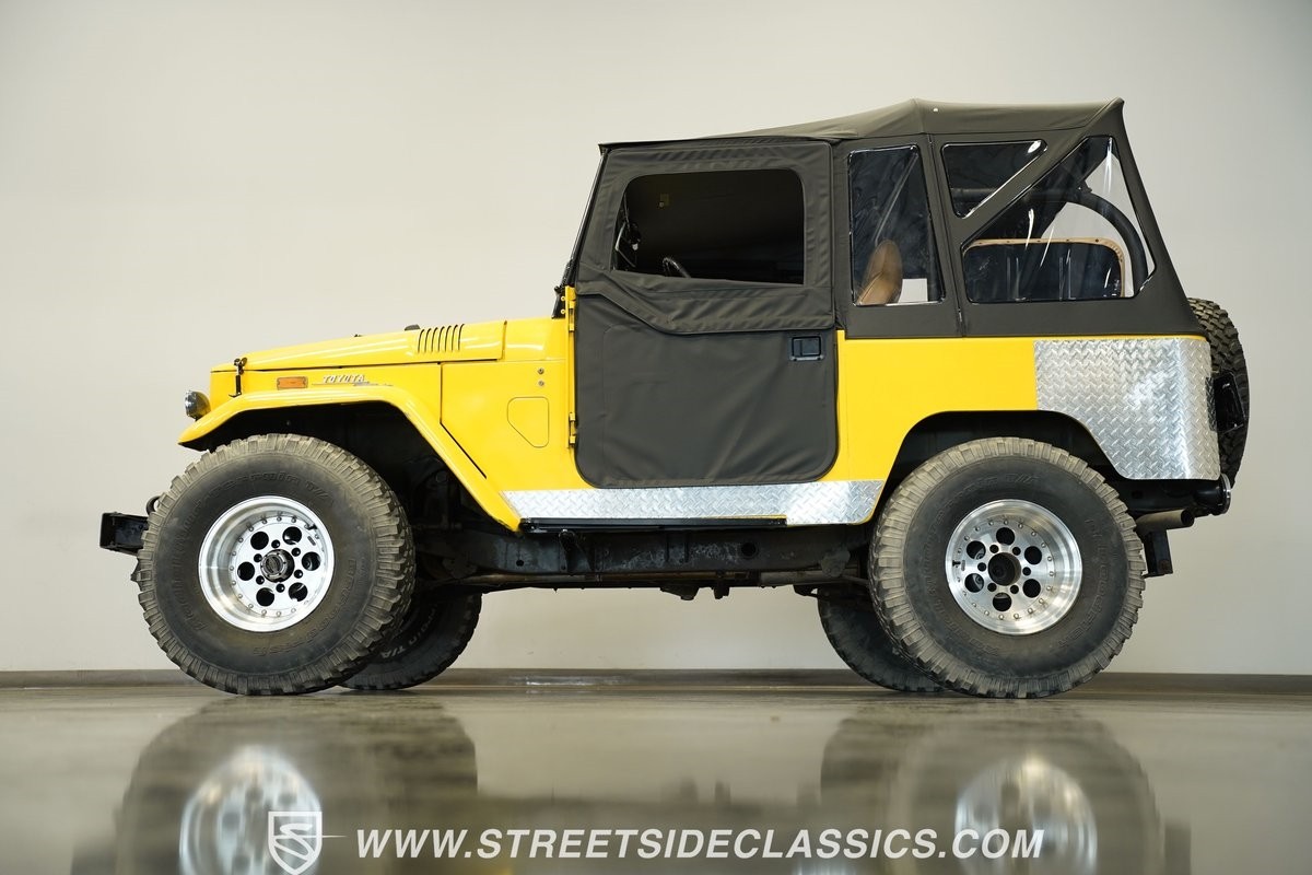 Toyota-FJ-Cruiser-1970-SUV-9