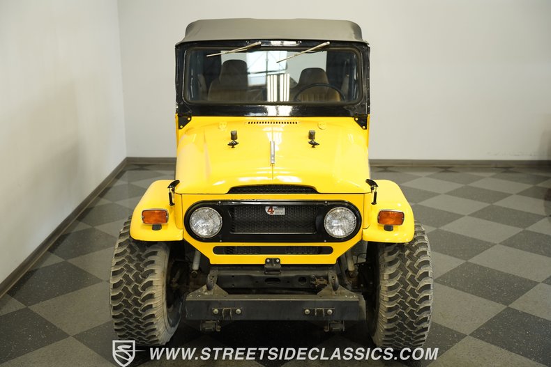 Toyota-Fj-cruiser-1970-Yellow-Tan-17