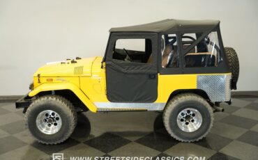 Toyota-Fj-cruiser-1970-Yellow-Tan-23