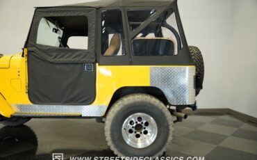 Toyota-Fj-cruiser-1970-Yellow-Tan-32