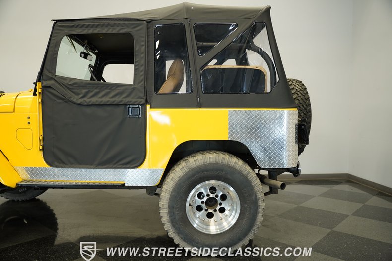 Toyota-Fj-cruiser-1970-Yellow-Tan-32