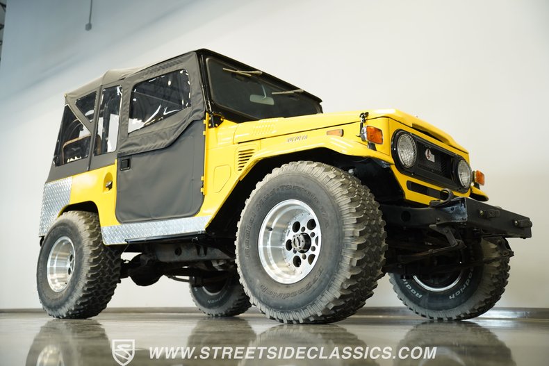 Toyota-Fj-cruiser-1970-Yellow-Tan-4