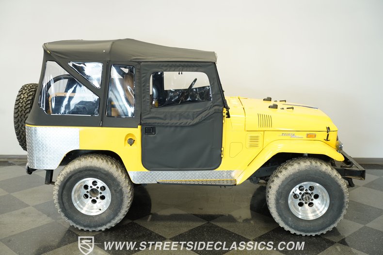 Toyota-Fj-cruiser-1970-Yellow-Tan-43
