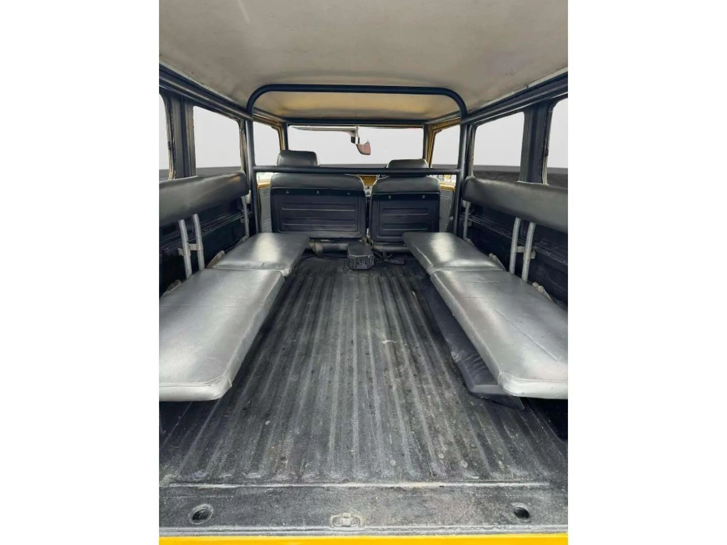 Toyota-LANDCRUISER-HJ45-1980-SUV-4