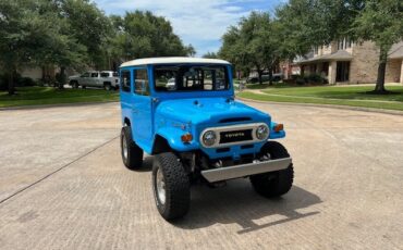 Toyota-Land-Cruiser-1974-SUV-1