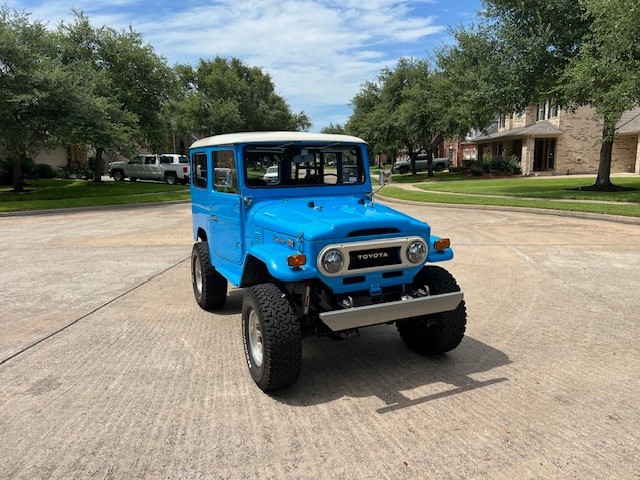 Toyota-Land-Cruiser-1974-SUV-1