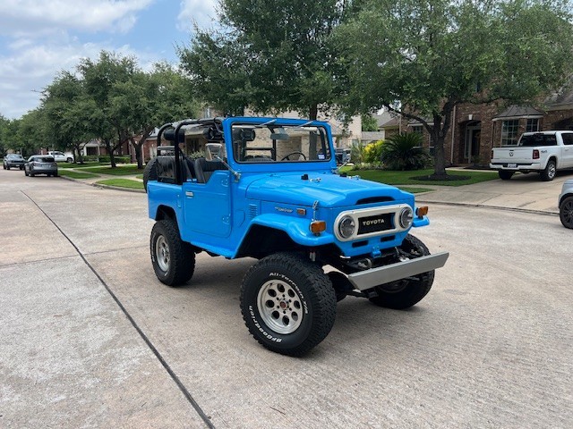 Toyota-Land-Cruiser-1974-SUV-2