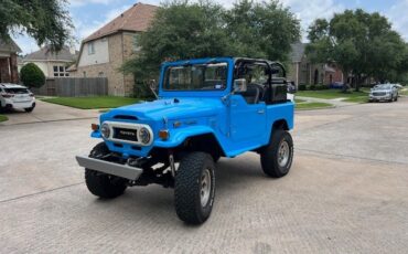 Toyota-Land-Cruiser-1974-SUV-4