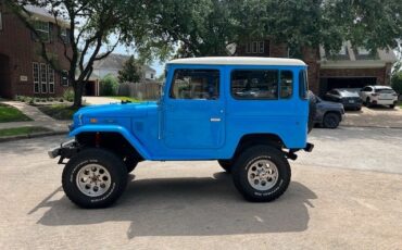 Toyota-Land-Cruiser-1974-SUV-6
