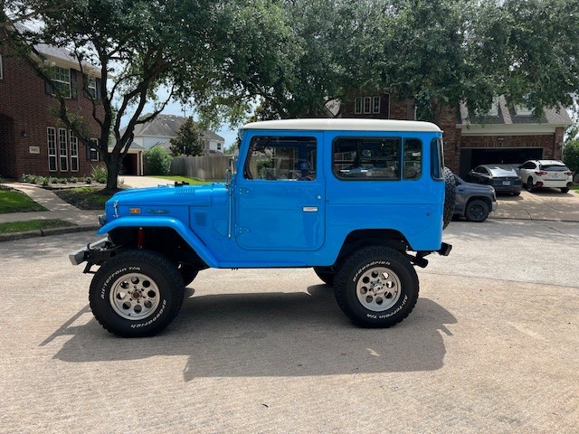 Toyota-Land-Cruiser-1974-SUV-6