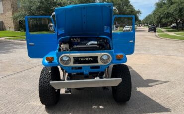 Toyota-Land-Cruiser-1974-SUV-9