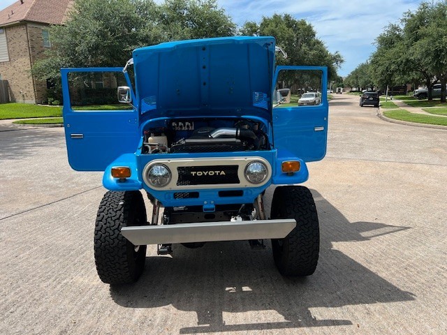 Toyota-Land-Cruiser-1974-SUV-9