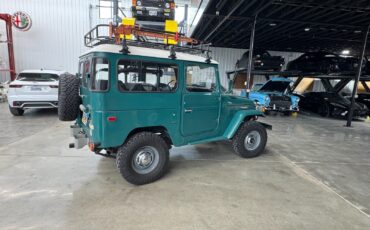 Toyota-Land-Cruiser-1976-2