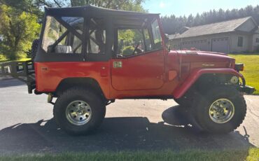Toyota-Land-Cruiser-1977-SUV-2