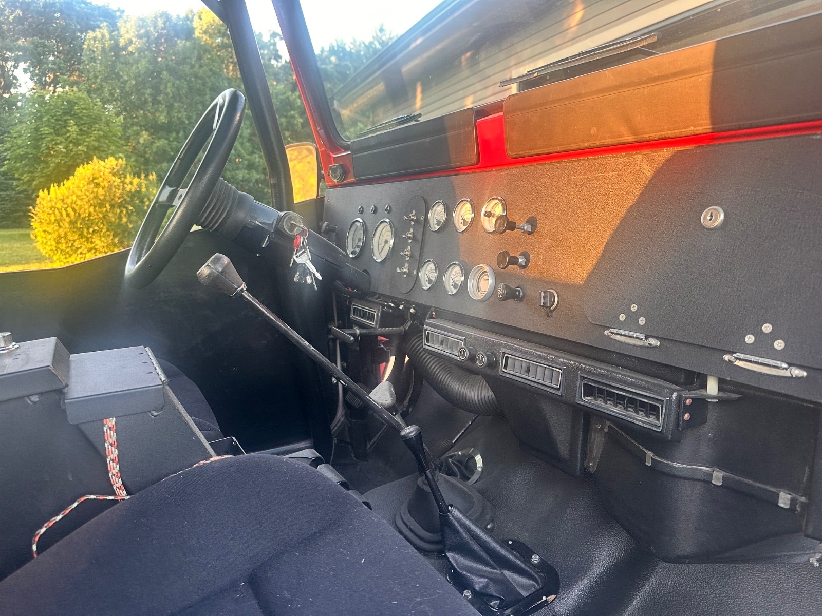 Toyota-Land-Cruiser-1977-SUV-35