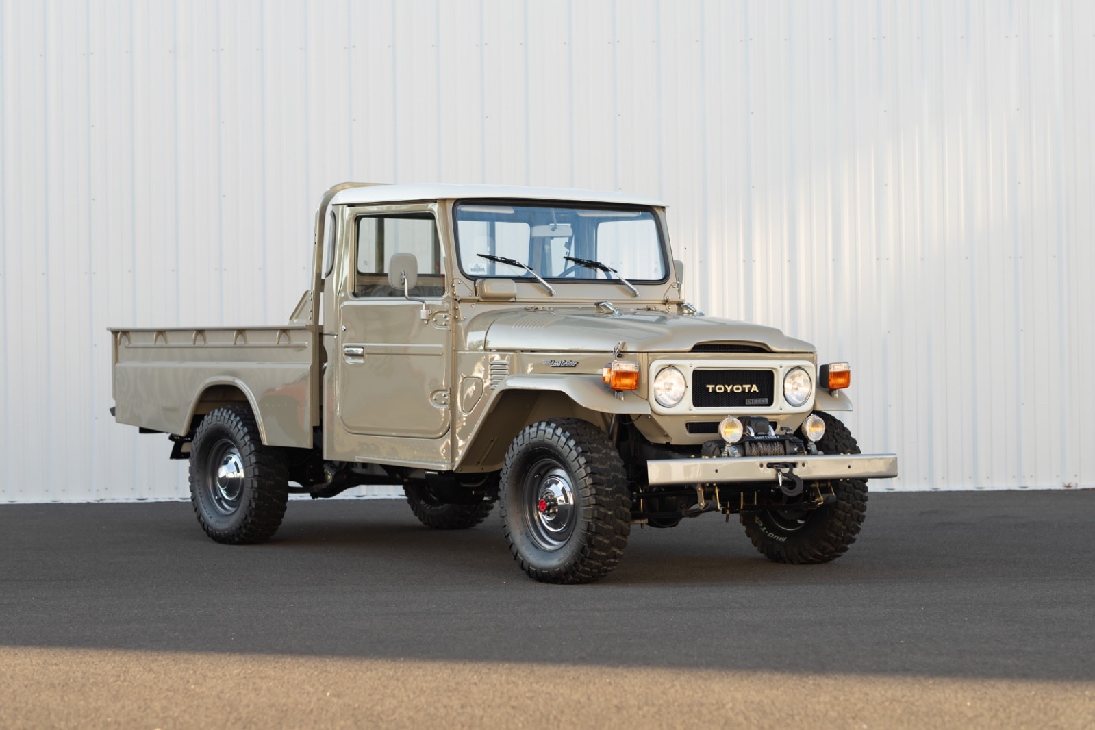 Toyota-Land-Cruiser-1984-Crew-Cab-Pickup-1