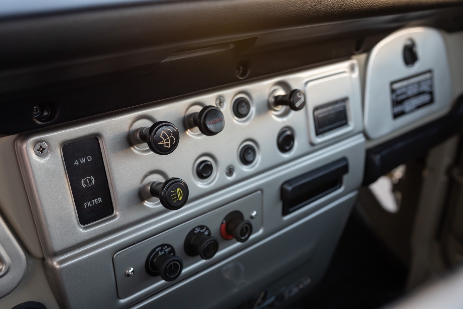 Toyota-Land-Cruiser-1984-Crew-Cab-Pickup-10