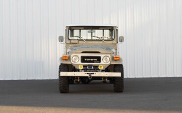 Toyota-Land-Cruiser-1984-Crew-Cab-Pickup-2