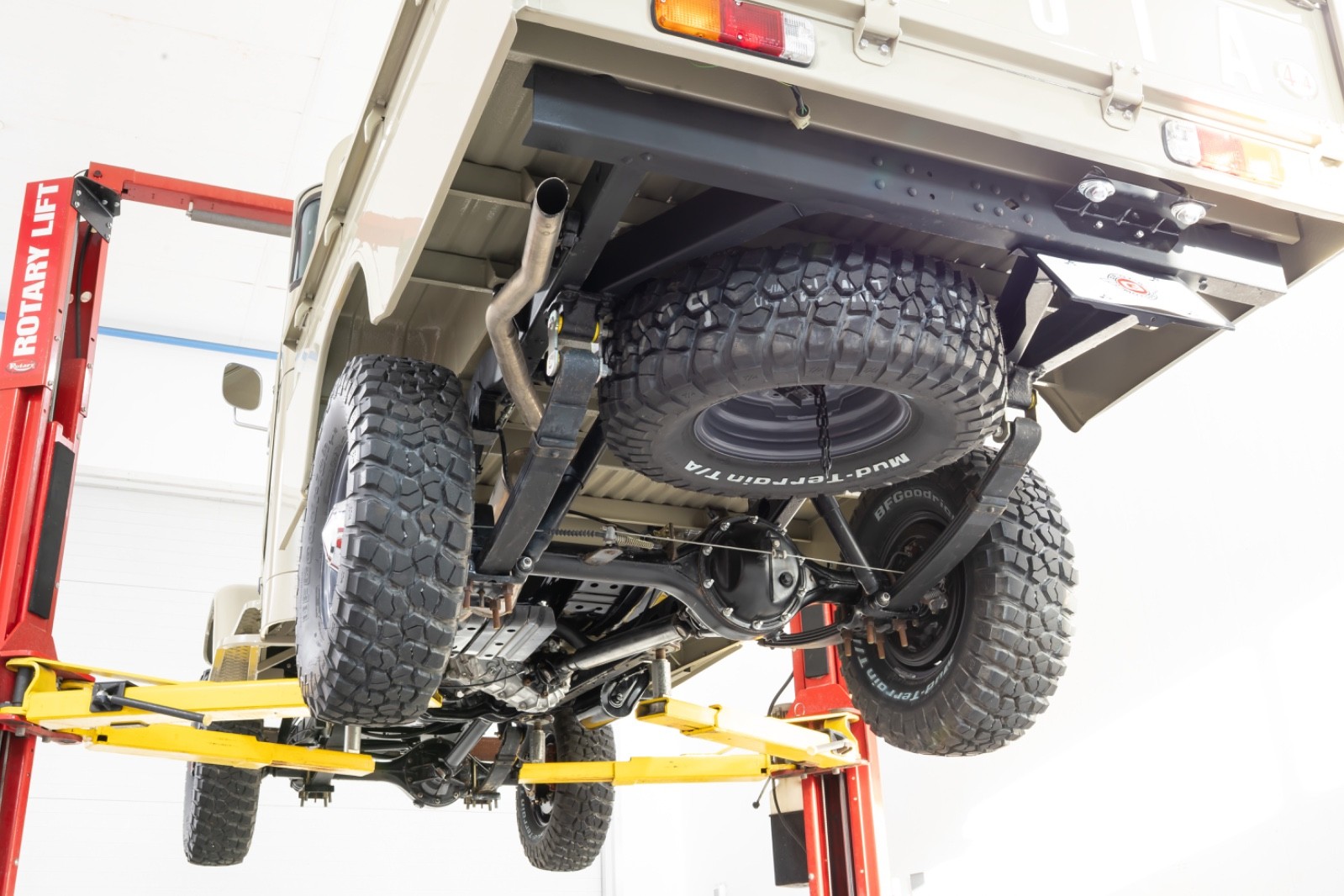 Toyota-Land-Cruiser-1984-Crew-Cab-Pickup-21