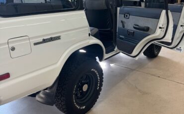 Toyota-Land-Cruiser-1987-11