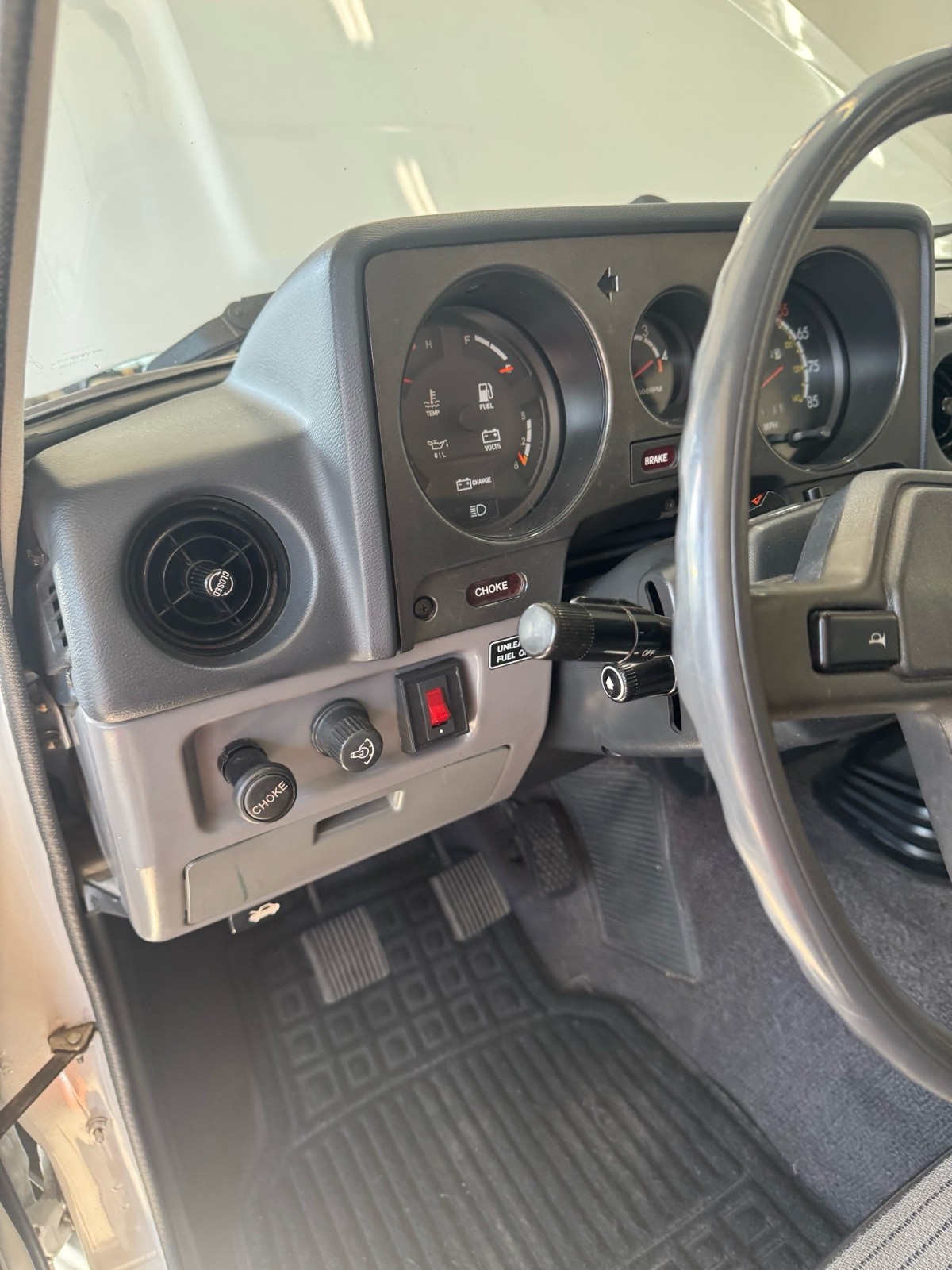 Toyota-Land-Cruiser-1987-13