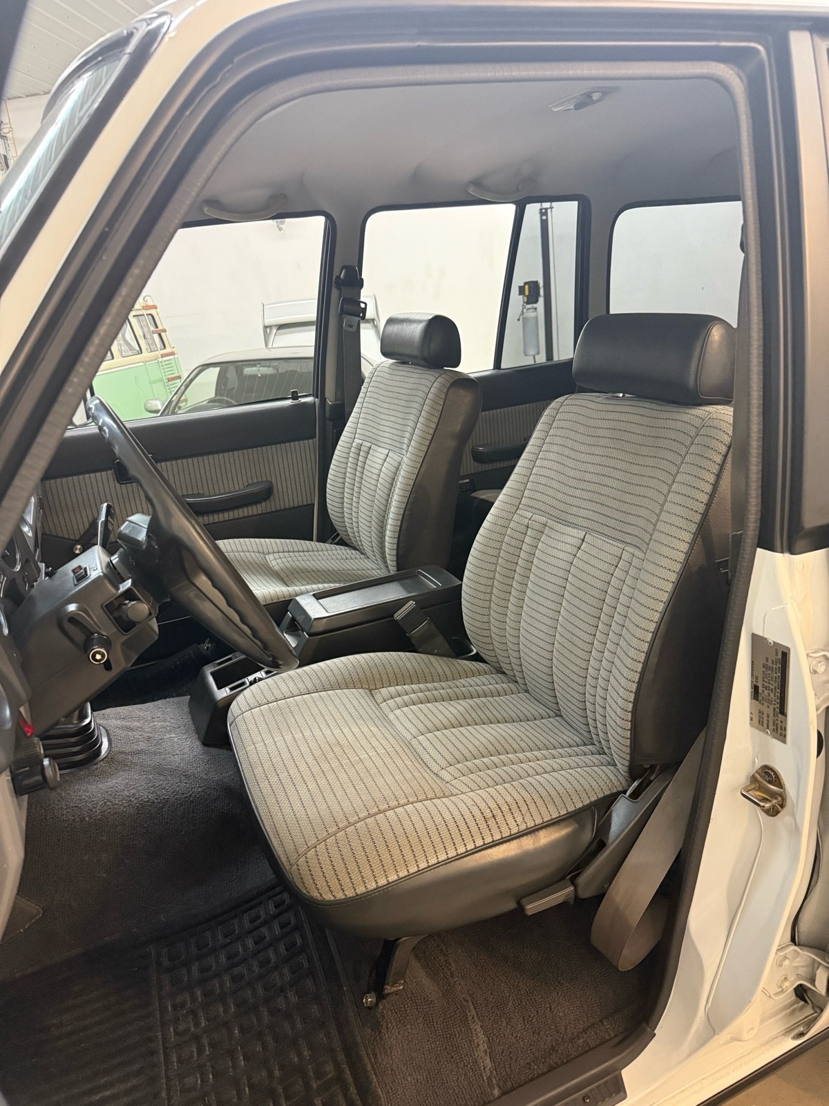 Toyota-Land-Cruiser-1987-19