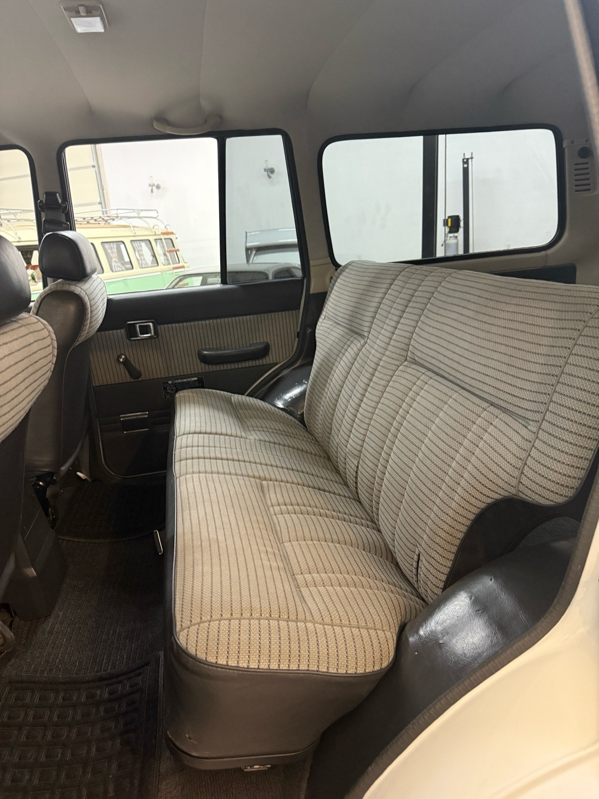 Toyota-Land-Cruiser-1987-20