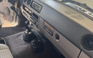 Toyota-Land-Cruiser-1987-9