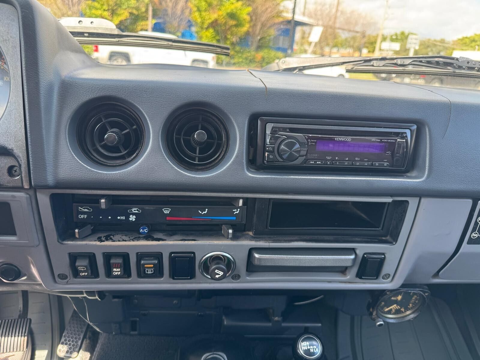 Toyota-Land-Cruiser-1987-SUV-26
